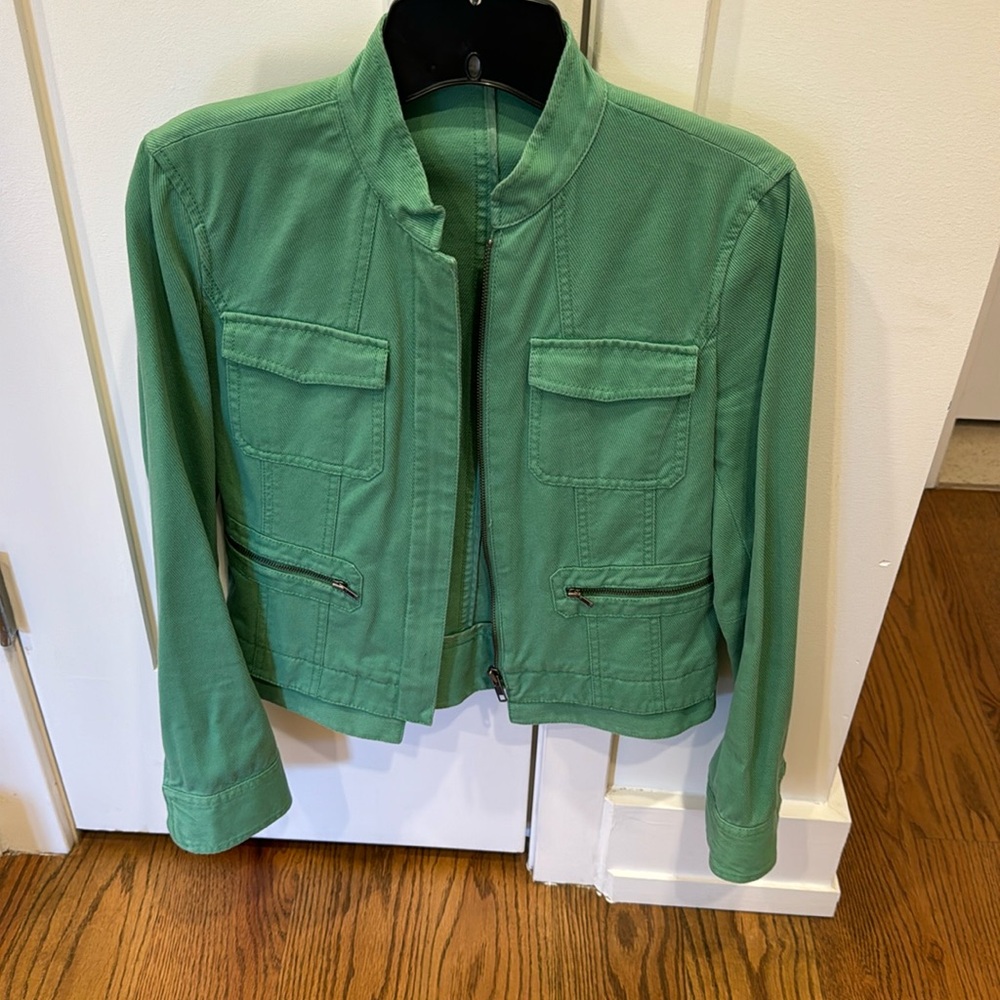 Vintage DKNY women’s green jeans jacket in 100  percent cotton